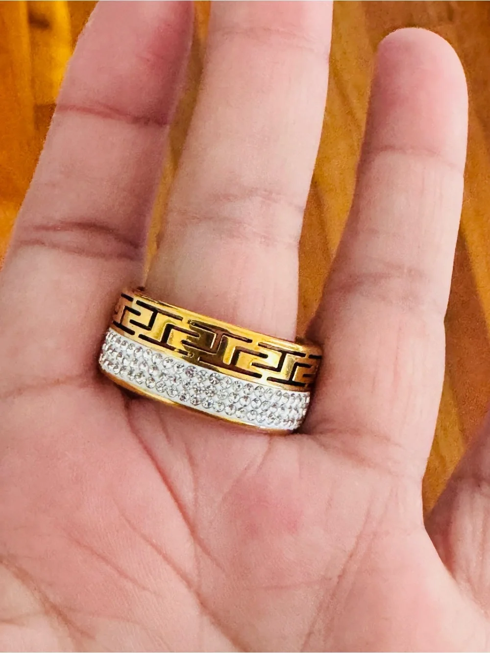 Stainless Steels Gold and Clear Crystal men’s Fashion Ring. New